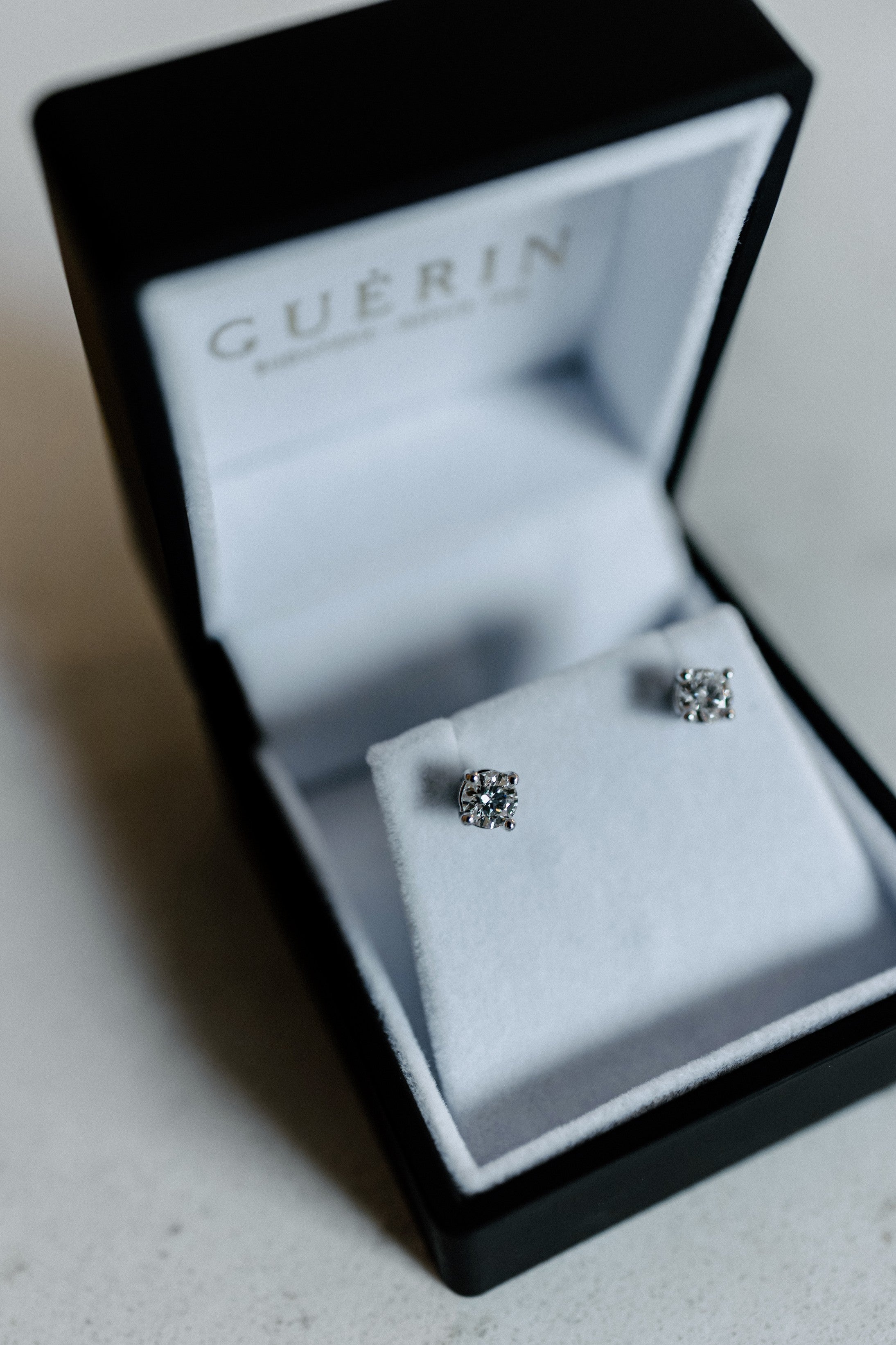 Boutons d’oreilles en diamants – 1,00 ct total, or blanc