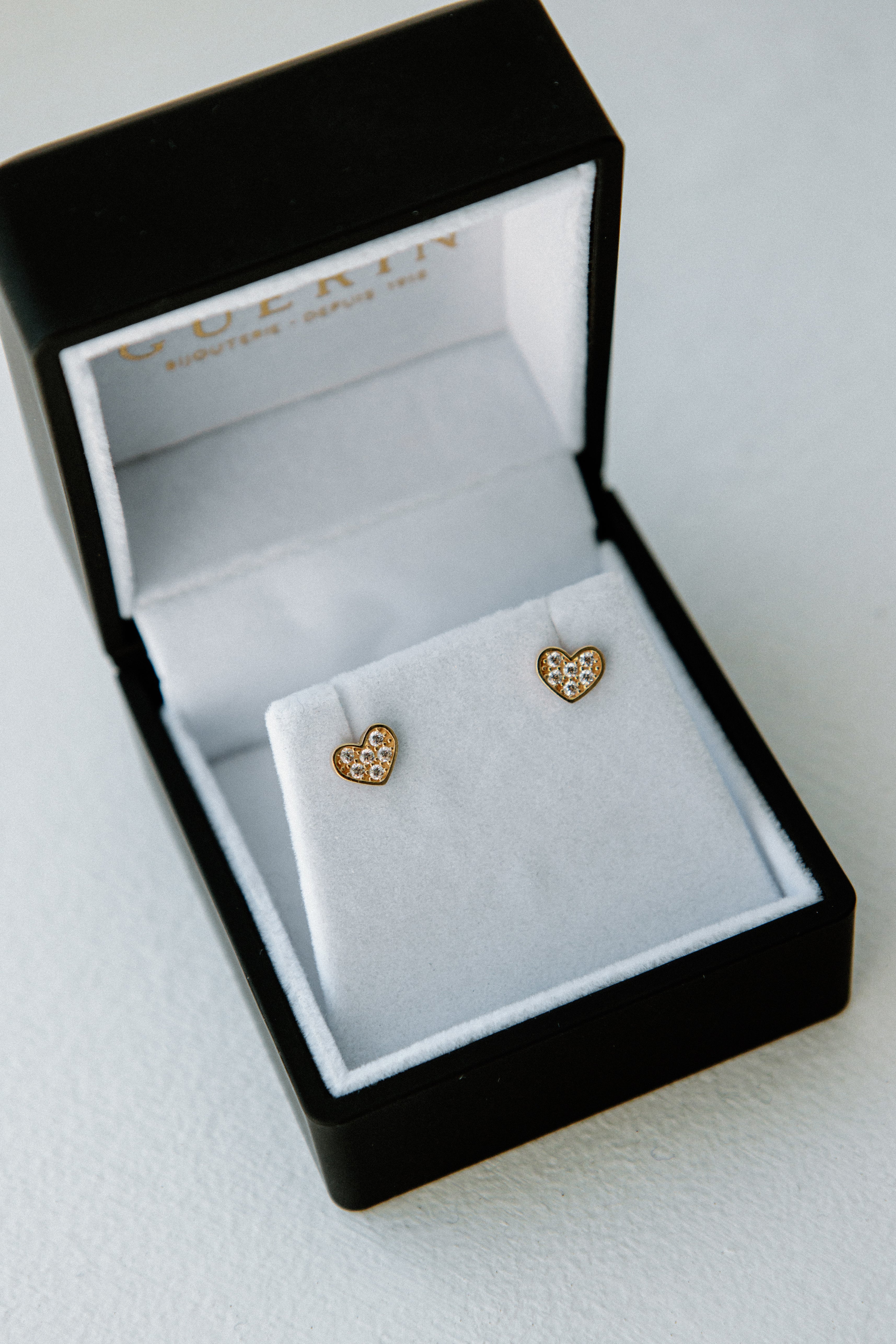 Boutons d'oreilles petits coeurs