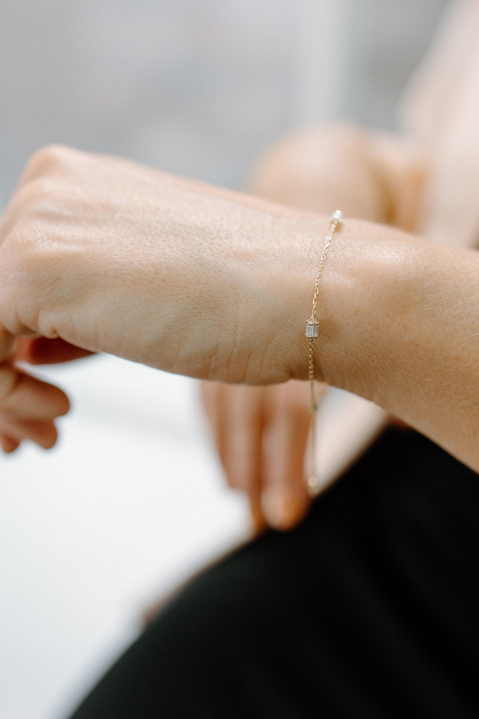 Bracelet minimaliste avec baguettes CZ