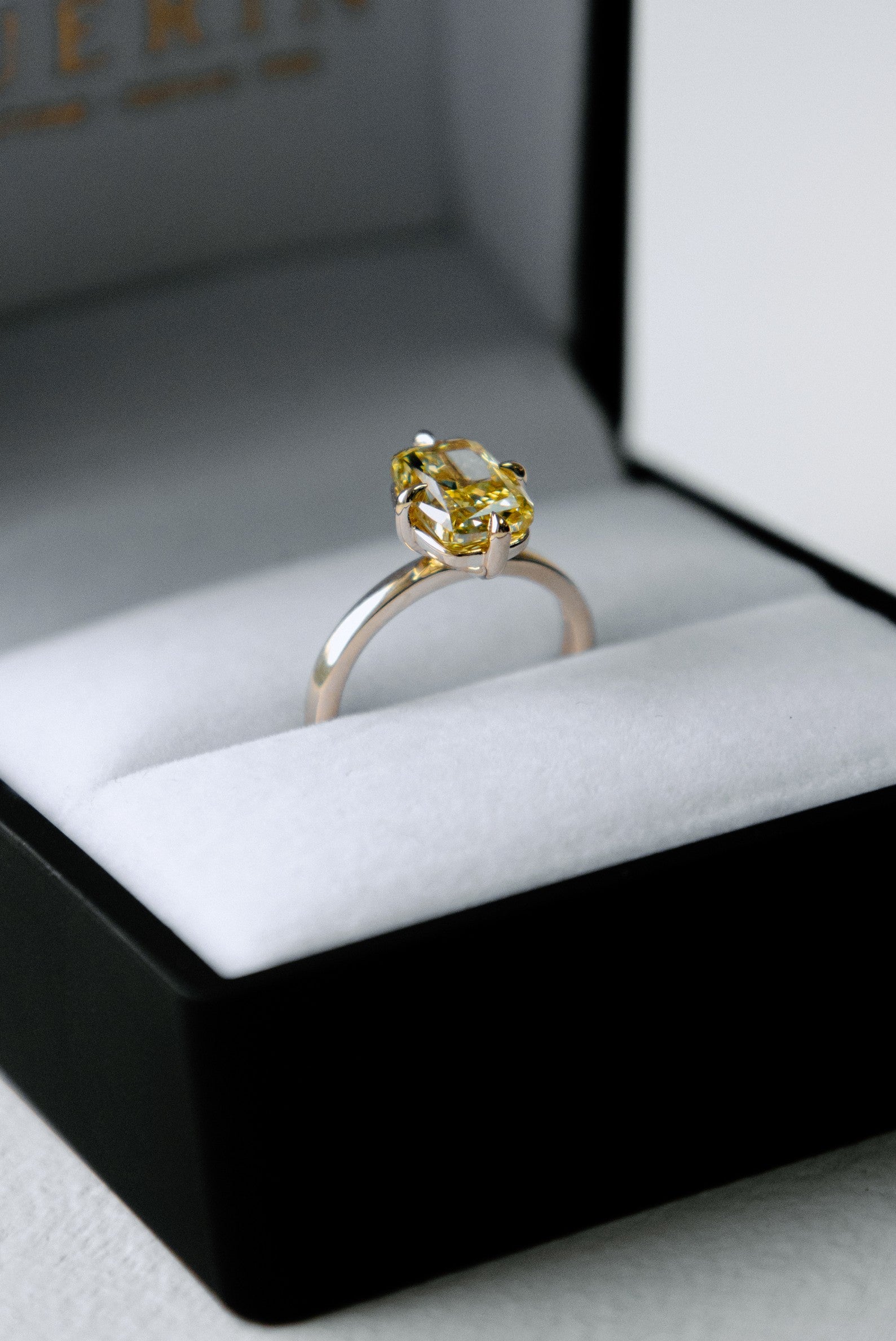 Bague Béatrice (Diamant jaune)