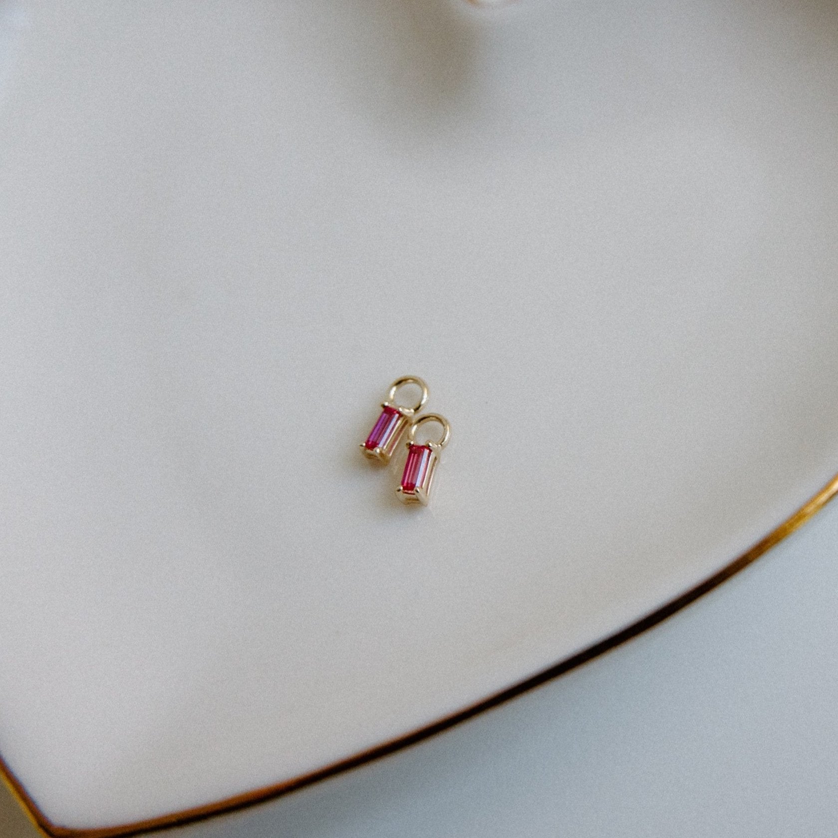 Breloques Émeraude ou Rubis (Boucles d'oreilles)