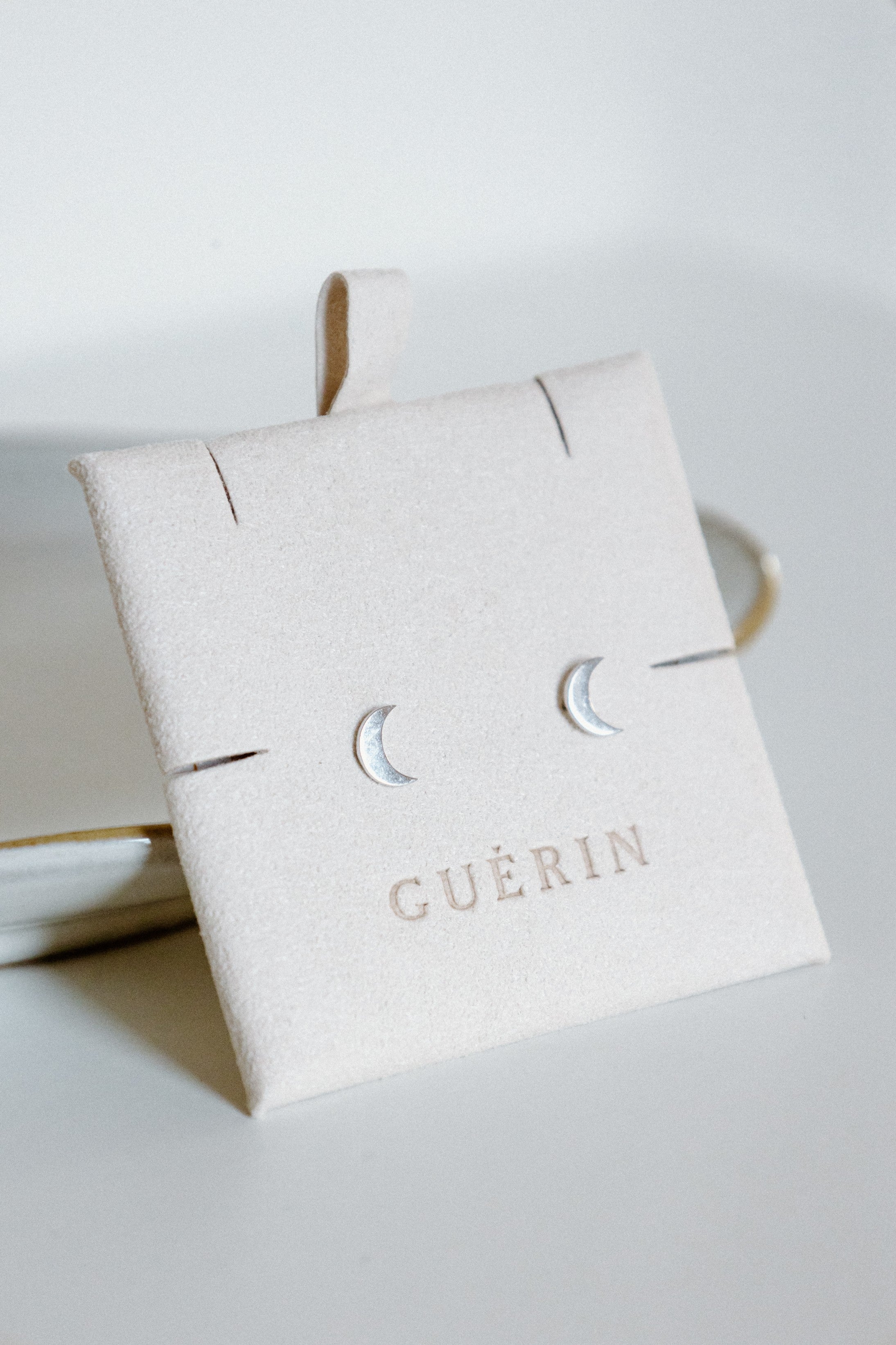 Boutons d'oreilles lunes (or blanc)