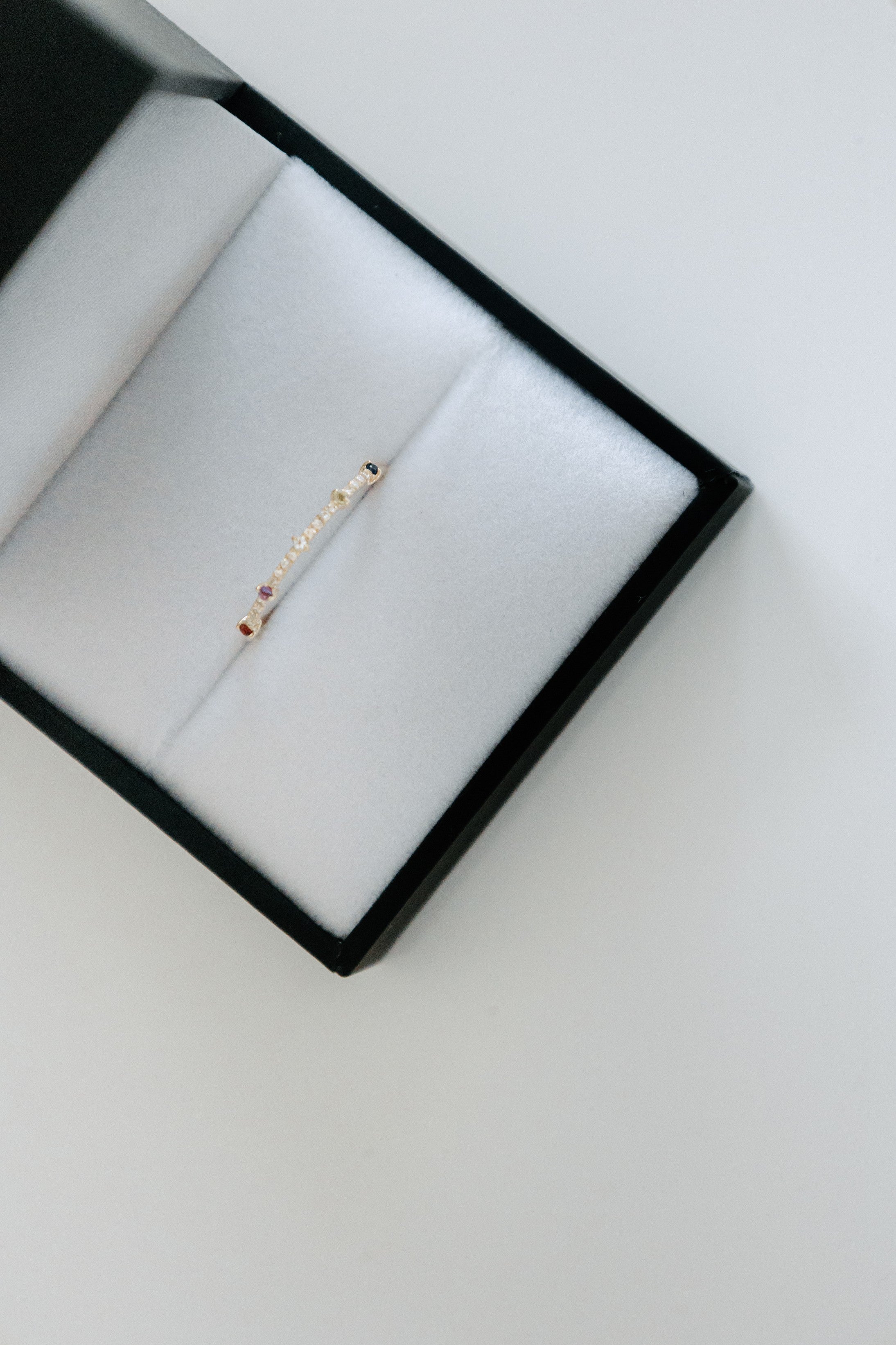 Bague familiale minimaliste (5 pierres & diamants)