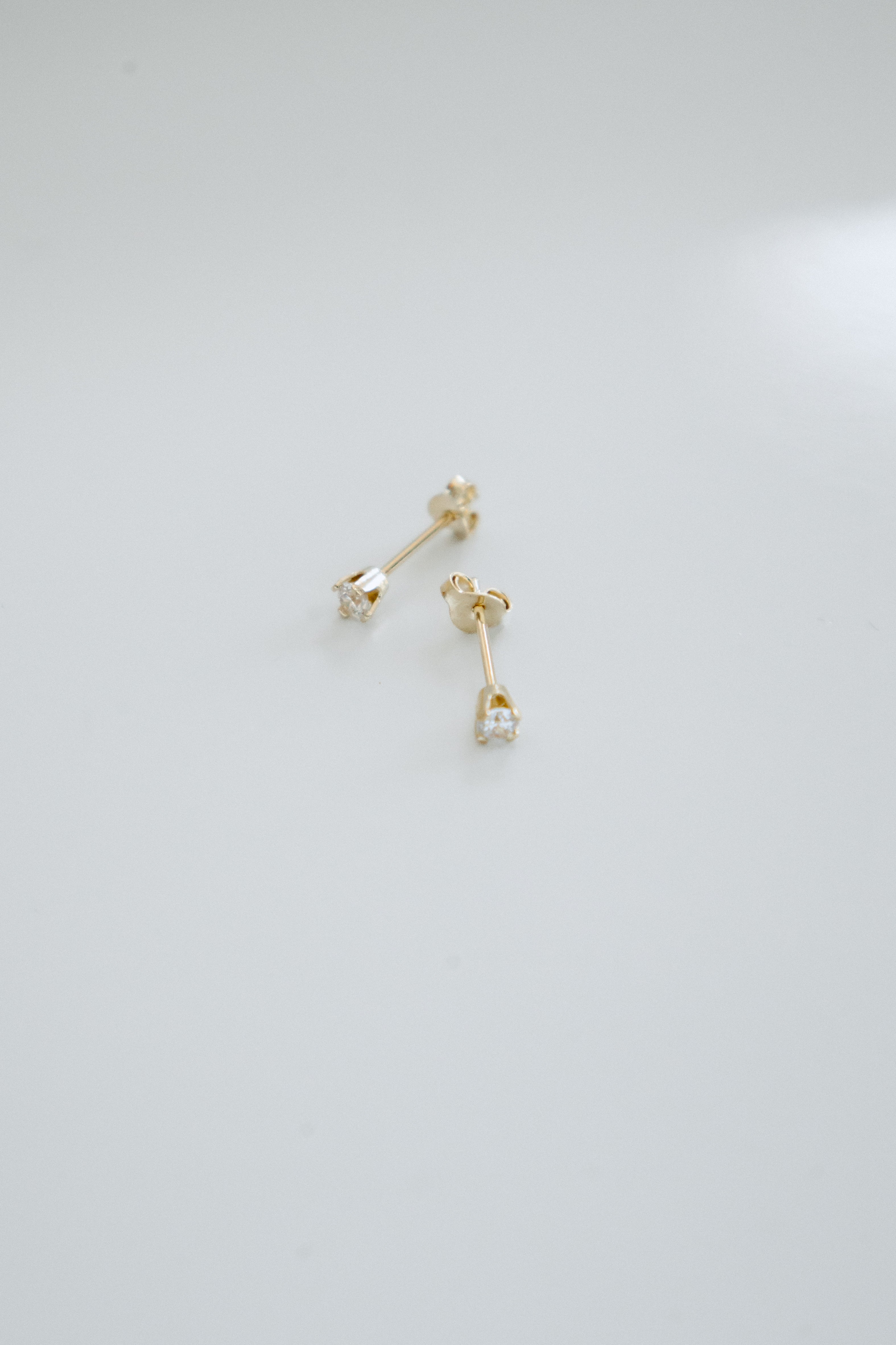 Boutons d'oreilles scintillants (2.5mm)