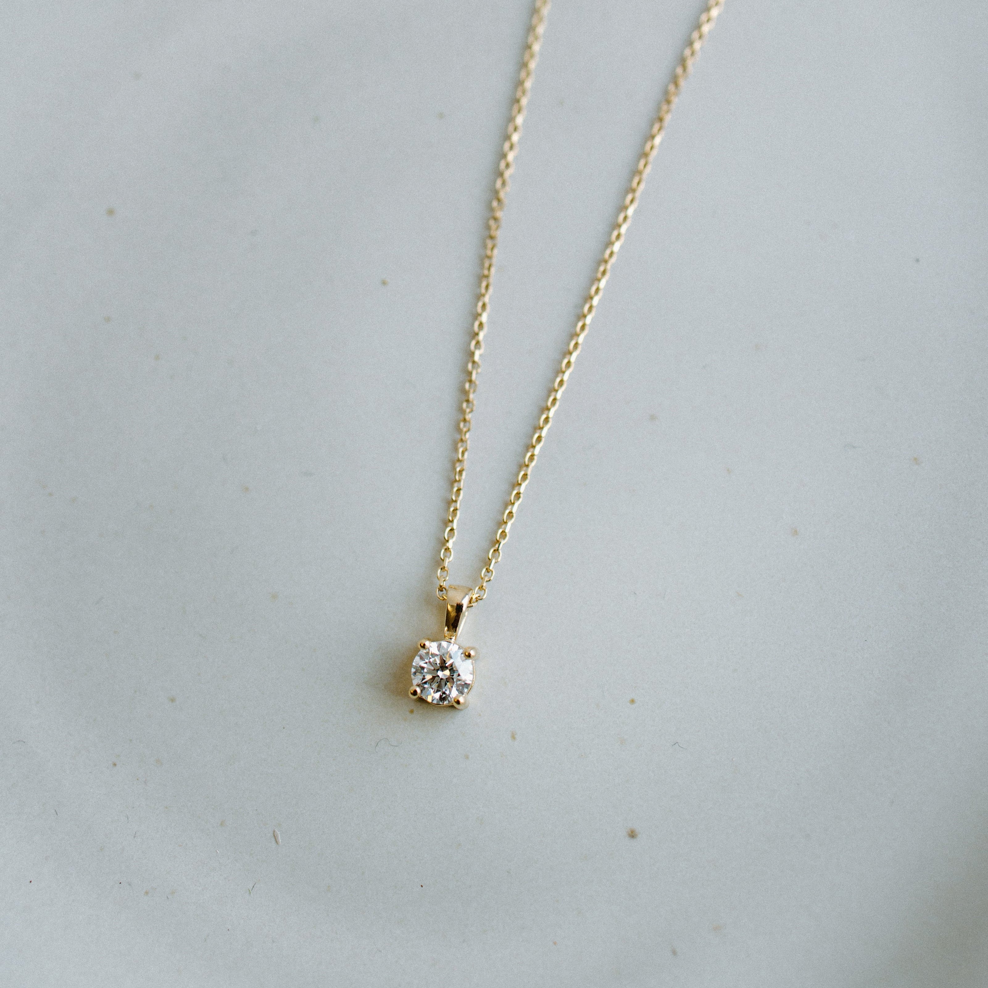 Pendentif à diamant solitaire 0.50ct