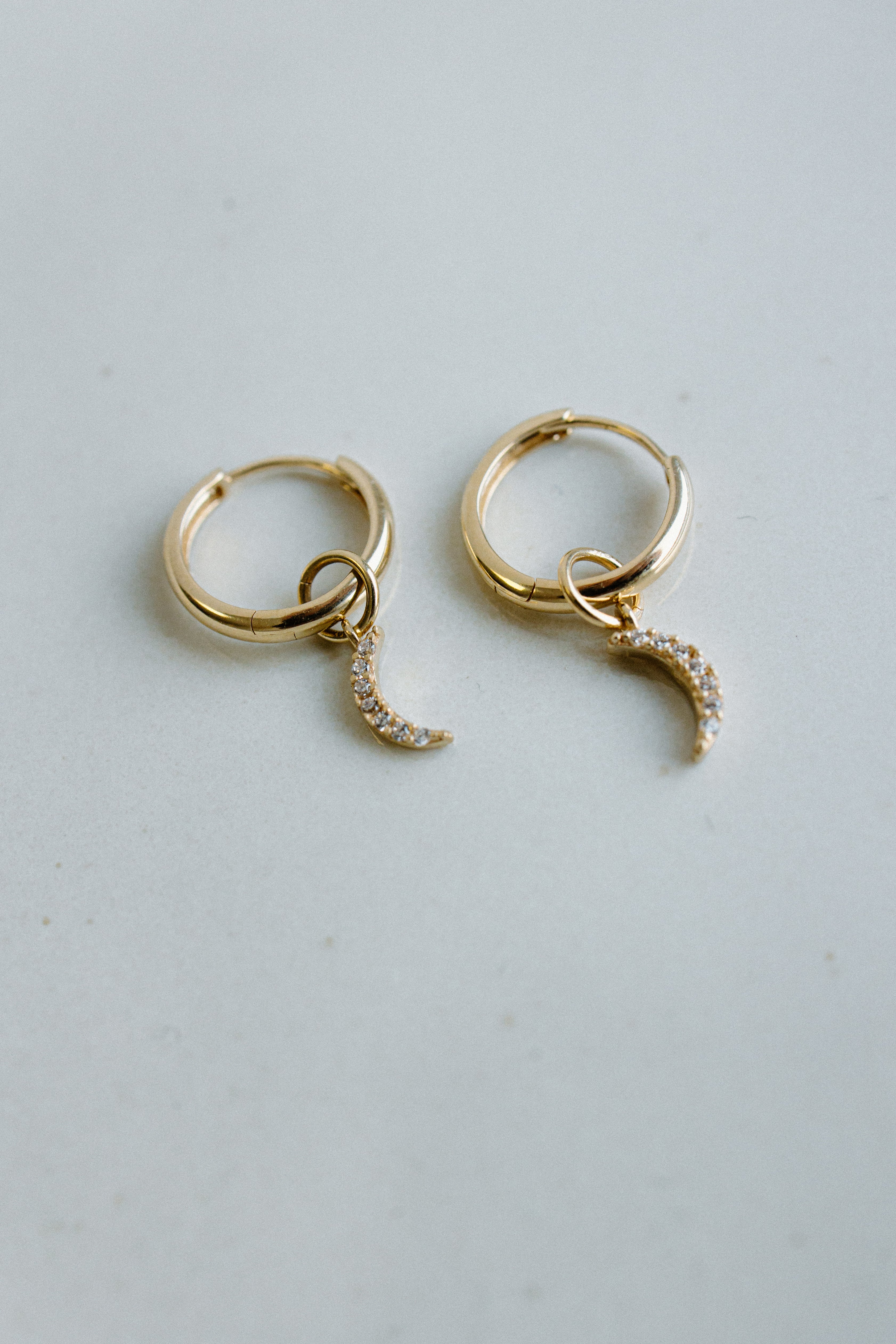 Huggies avec breloques Lune (amovibles)