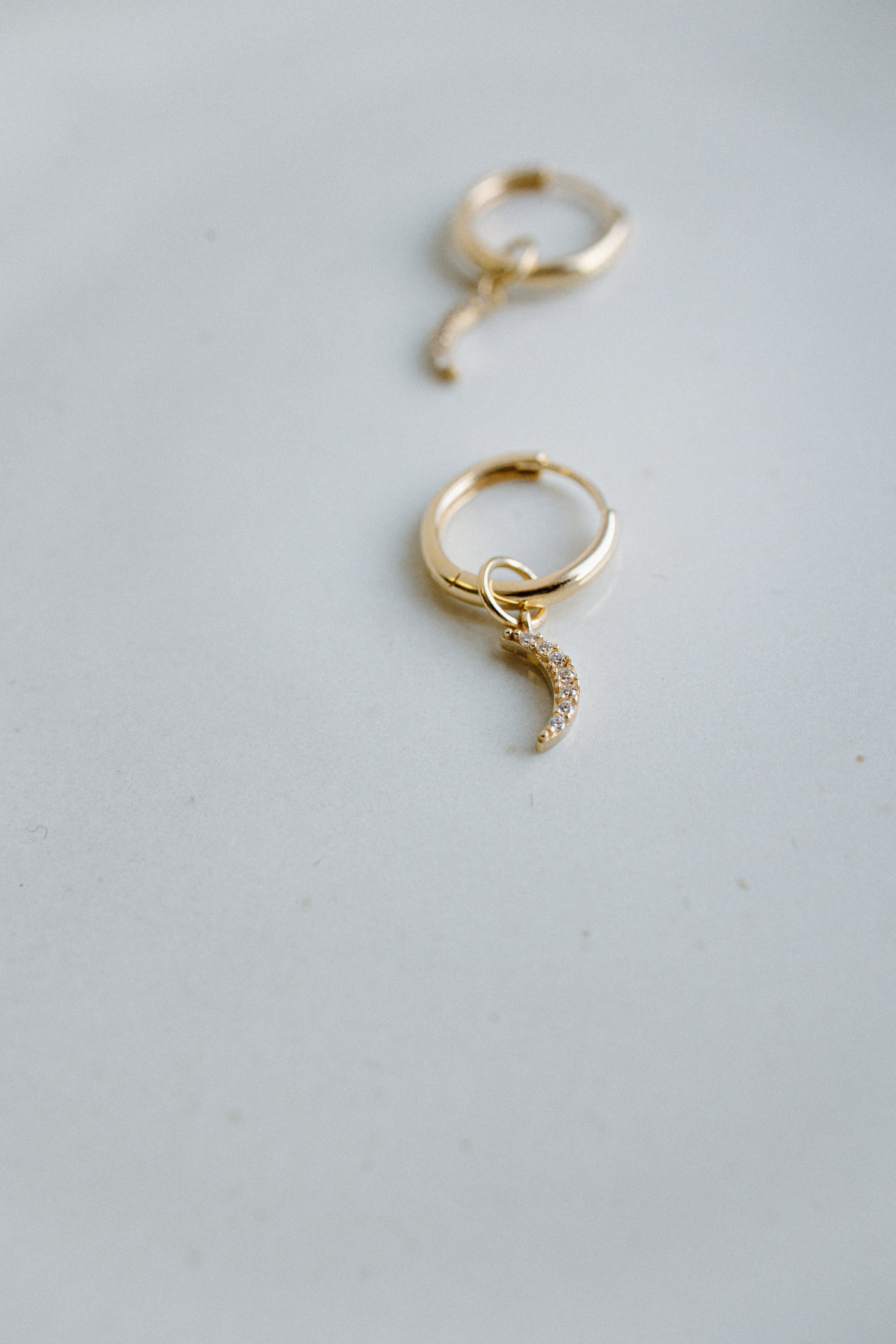 Huggies avec breloques Lune (amovibles)