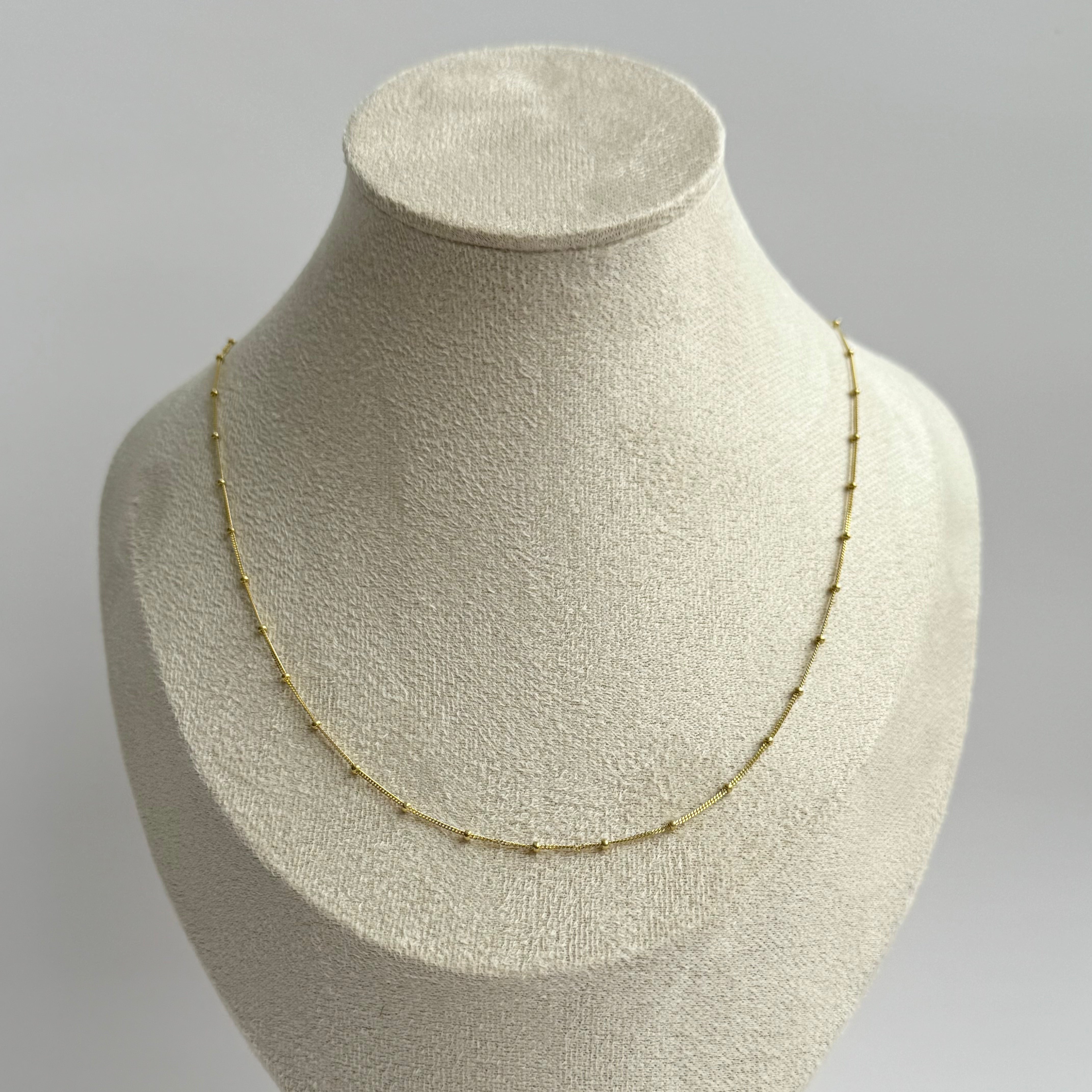 Chaîne aux billes d'or