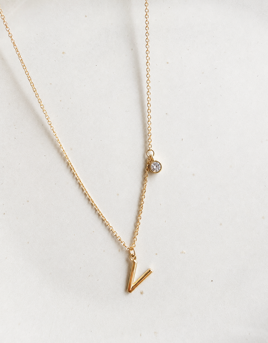 Collier initiale avec diamant