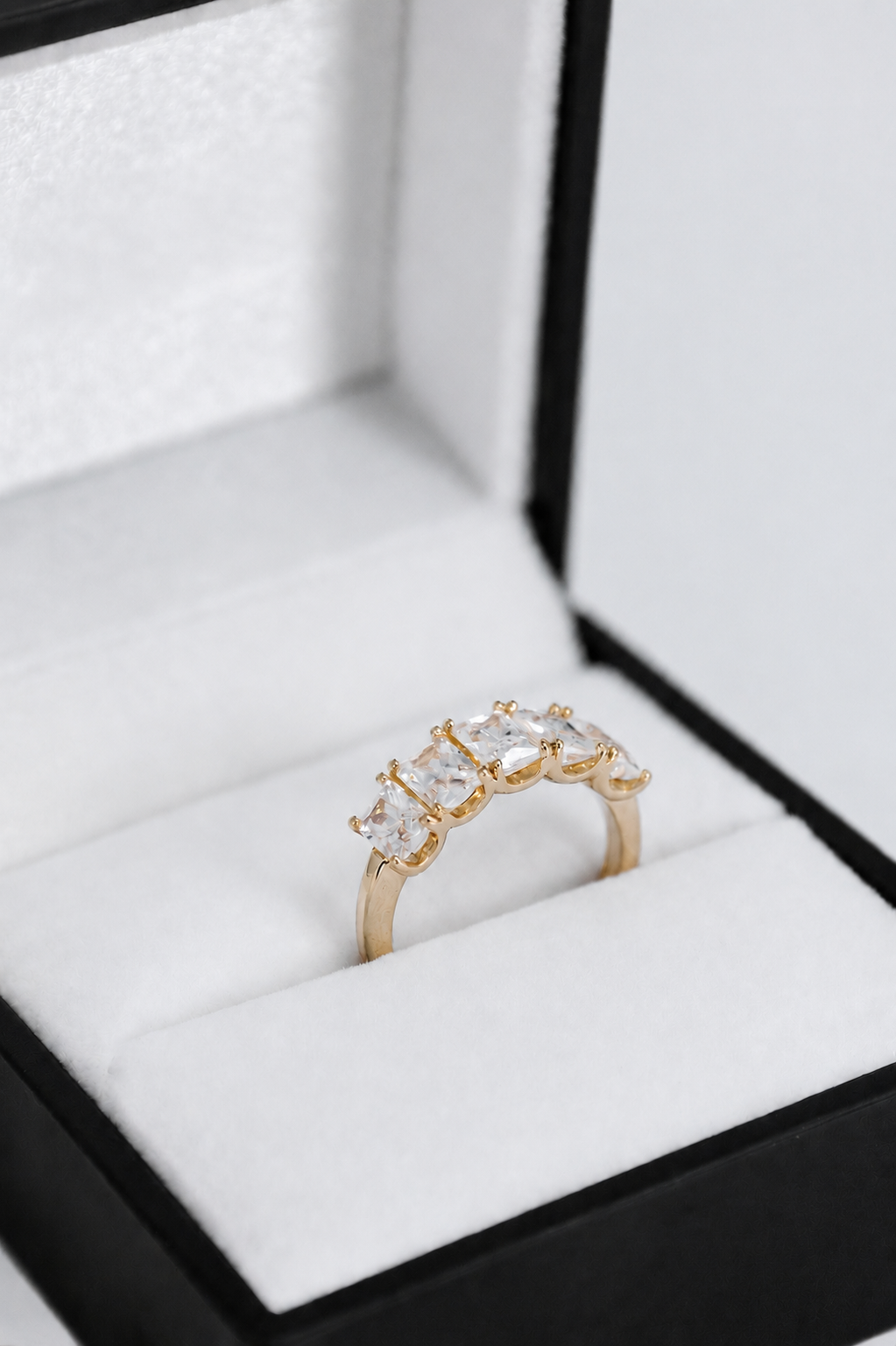 Bague Semi-Éternité Vanessa (diamant radiant)