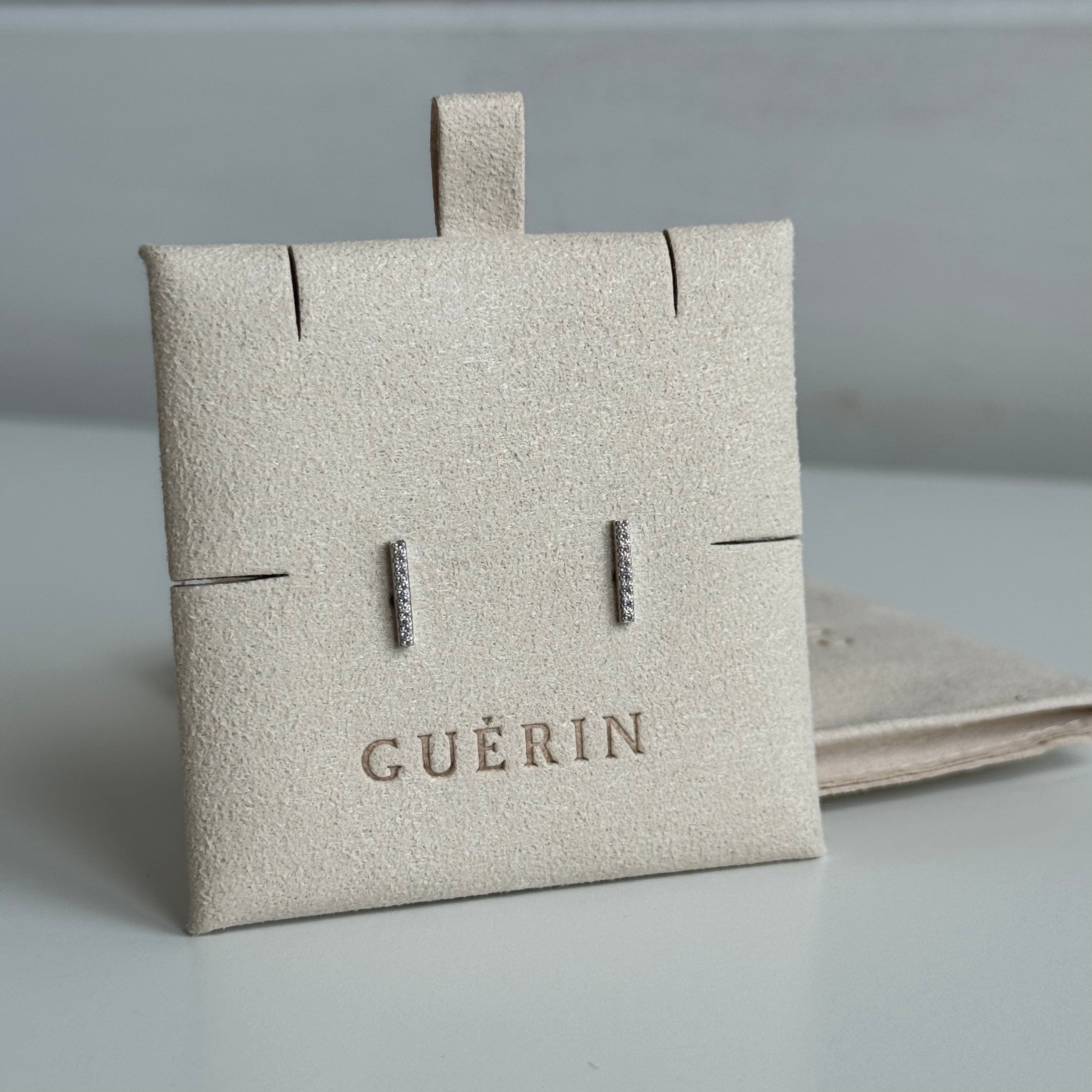 Tiges en or blanc avec pierres