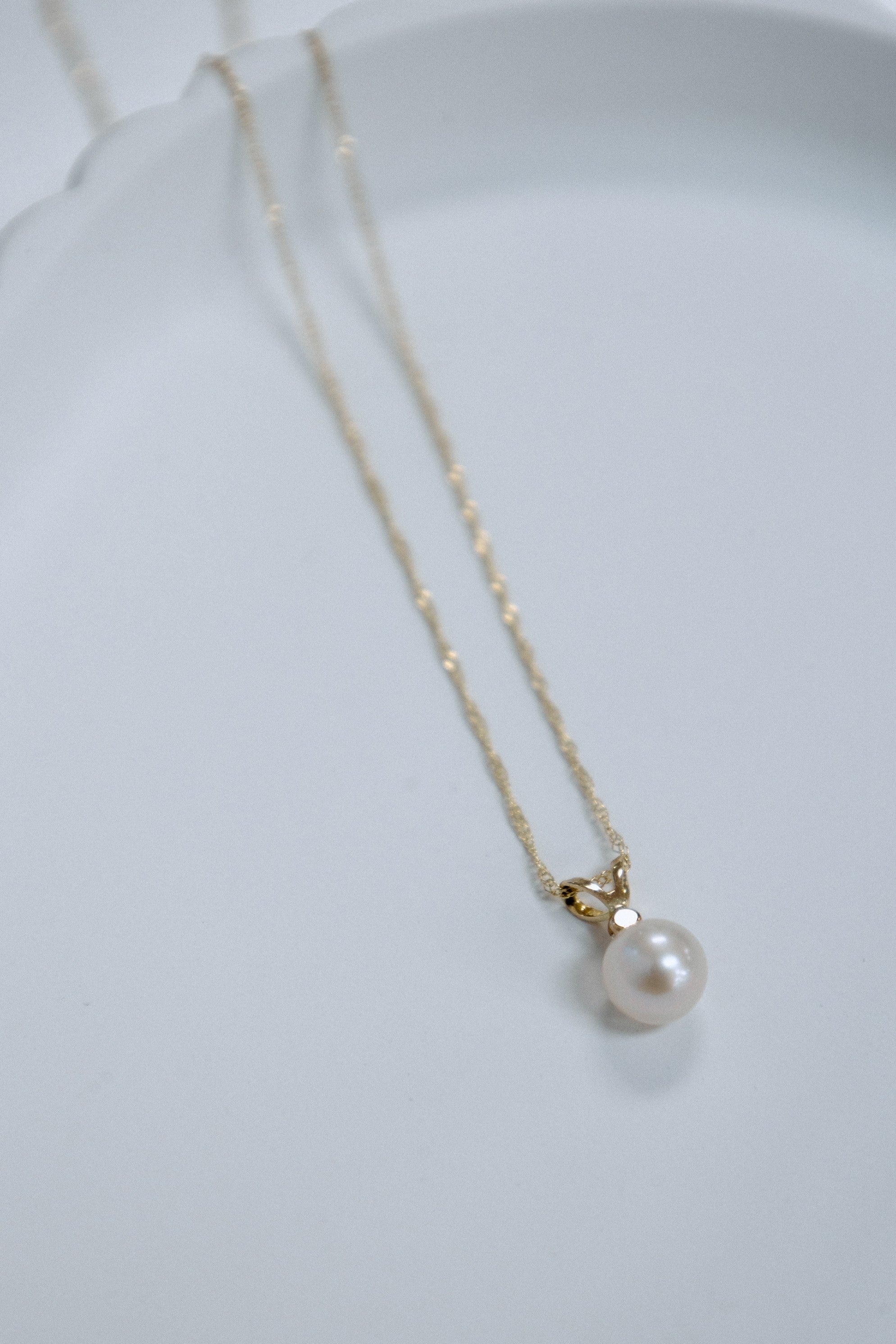 Chaîne délicate avec pendentif perle d'eau douce (or jaune)
