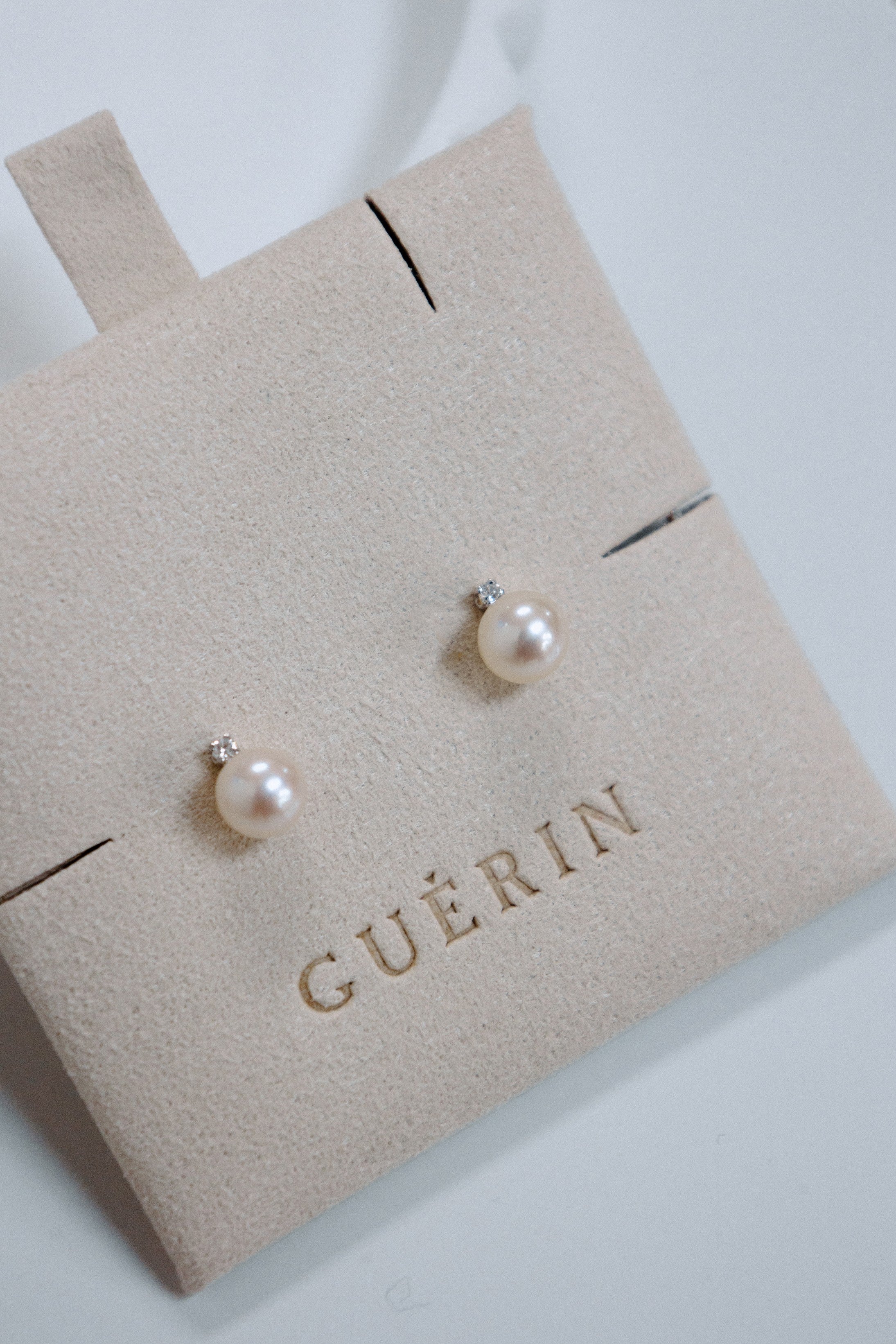 Boutons d'oreilles perles & diamants