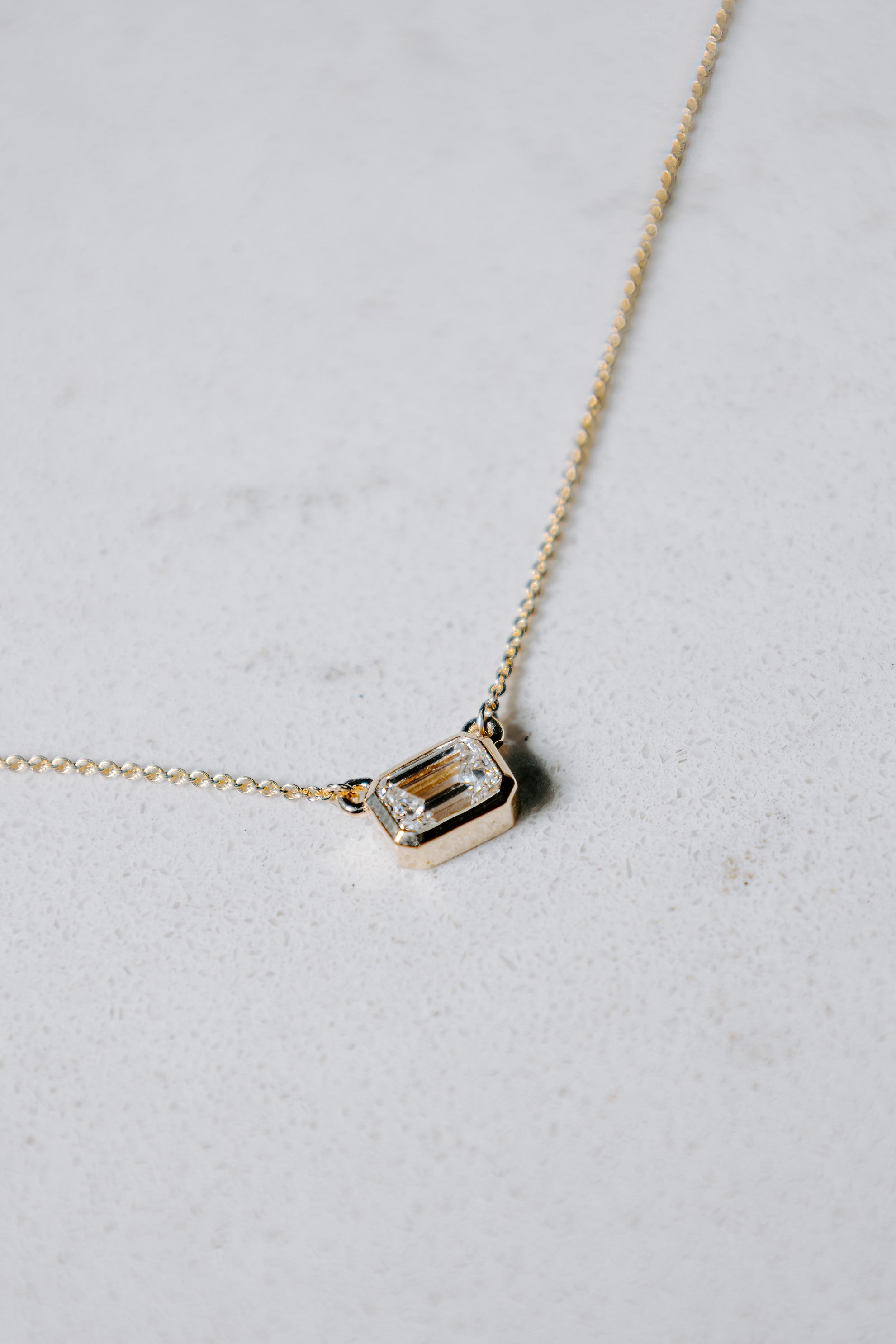 Collier diamant émeraude horizontale