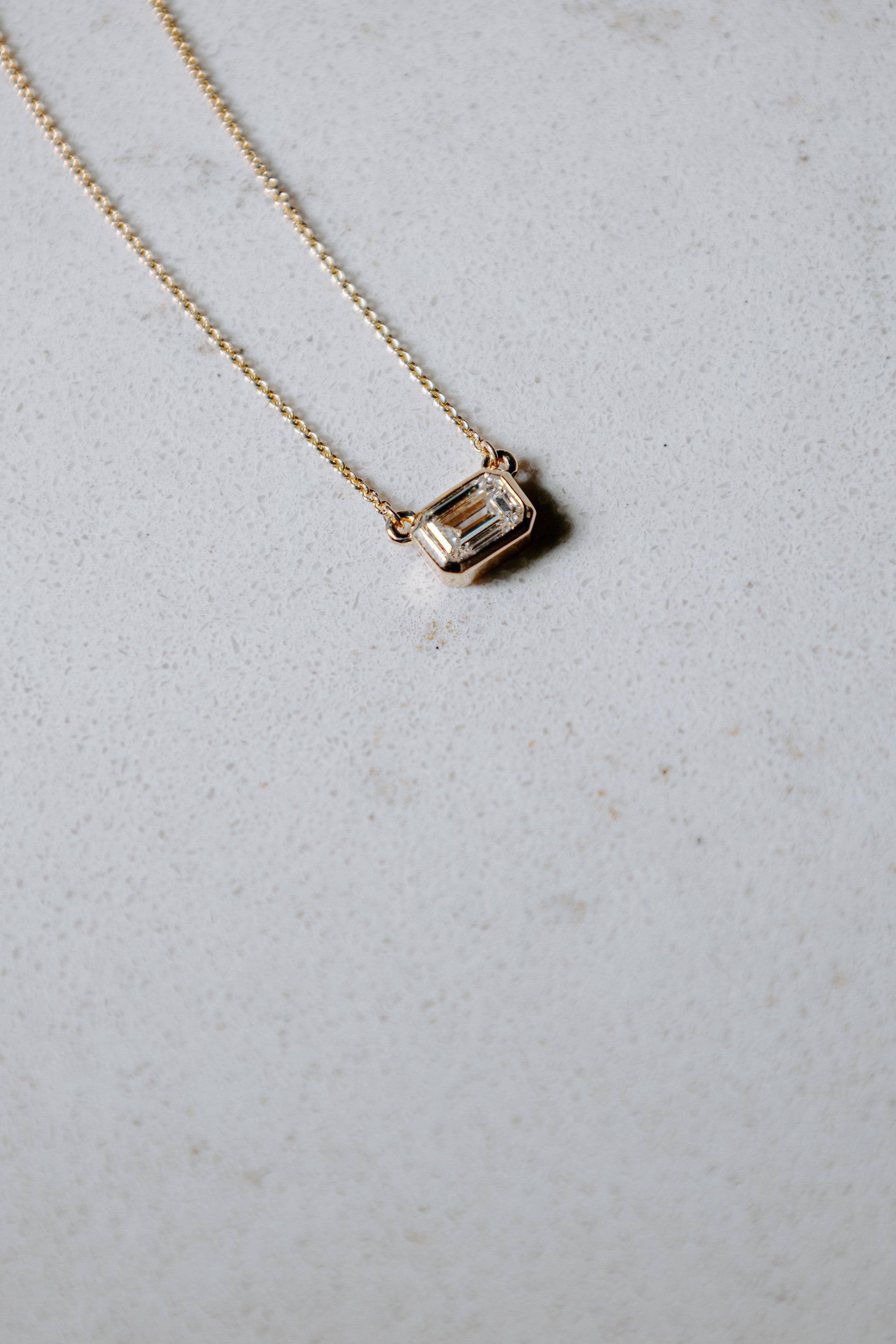 Collier diamant émeraude horizontale
