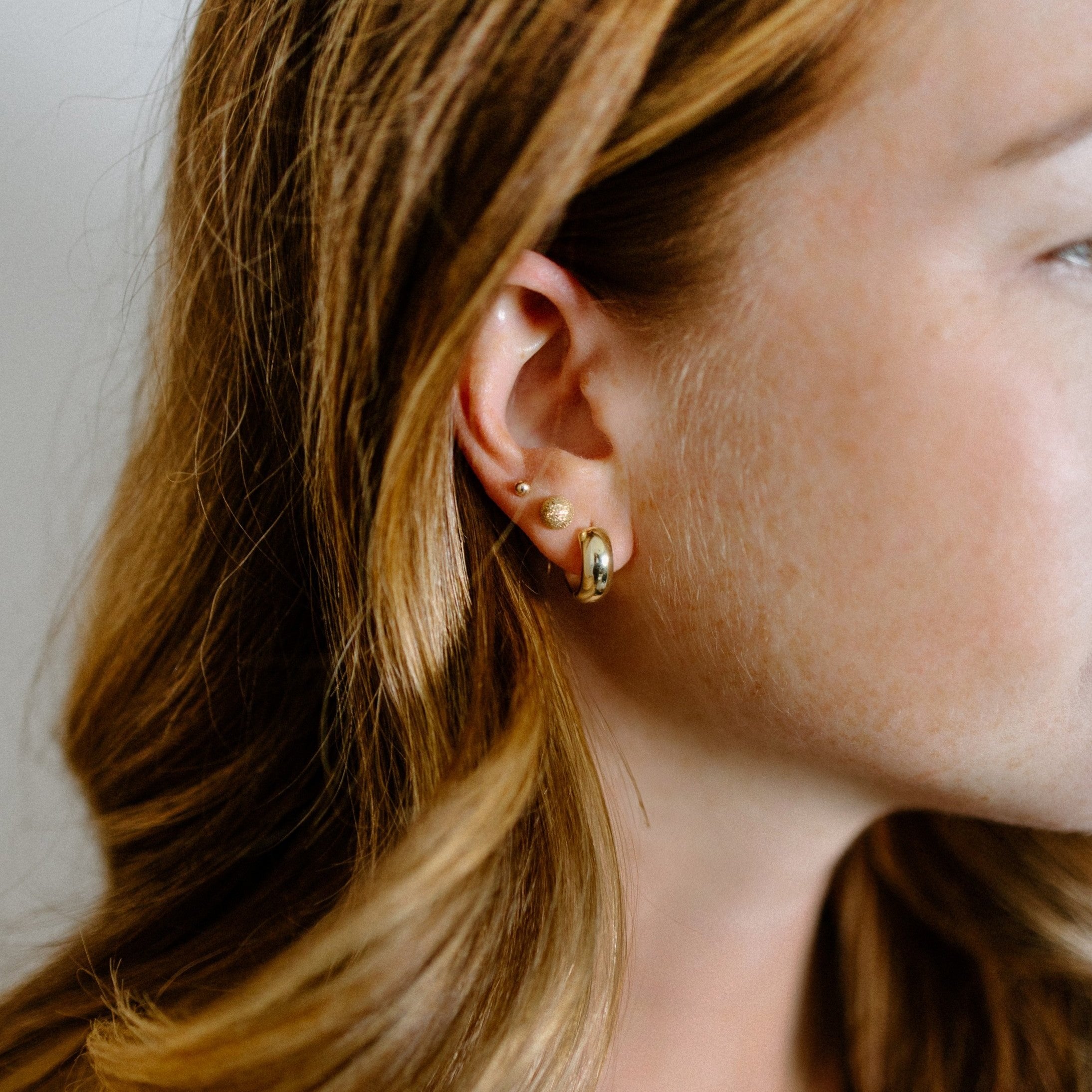 Boutons d'oreilles demi-sphère sablés