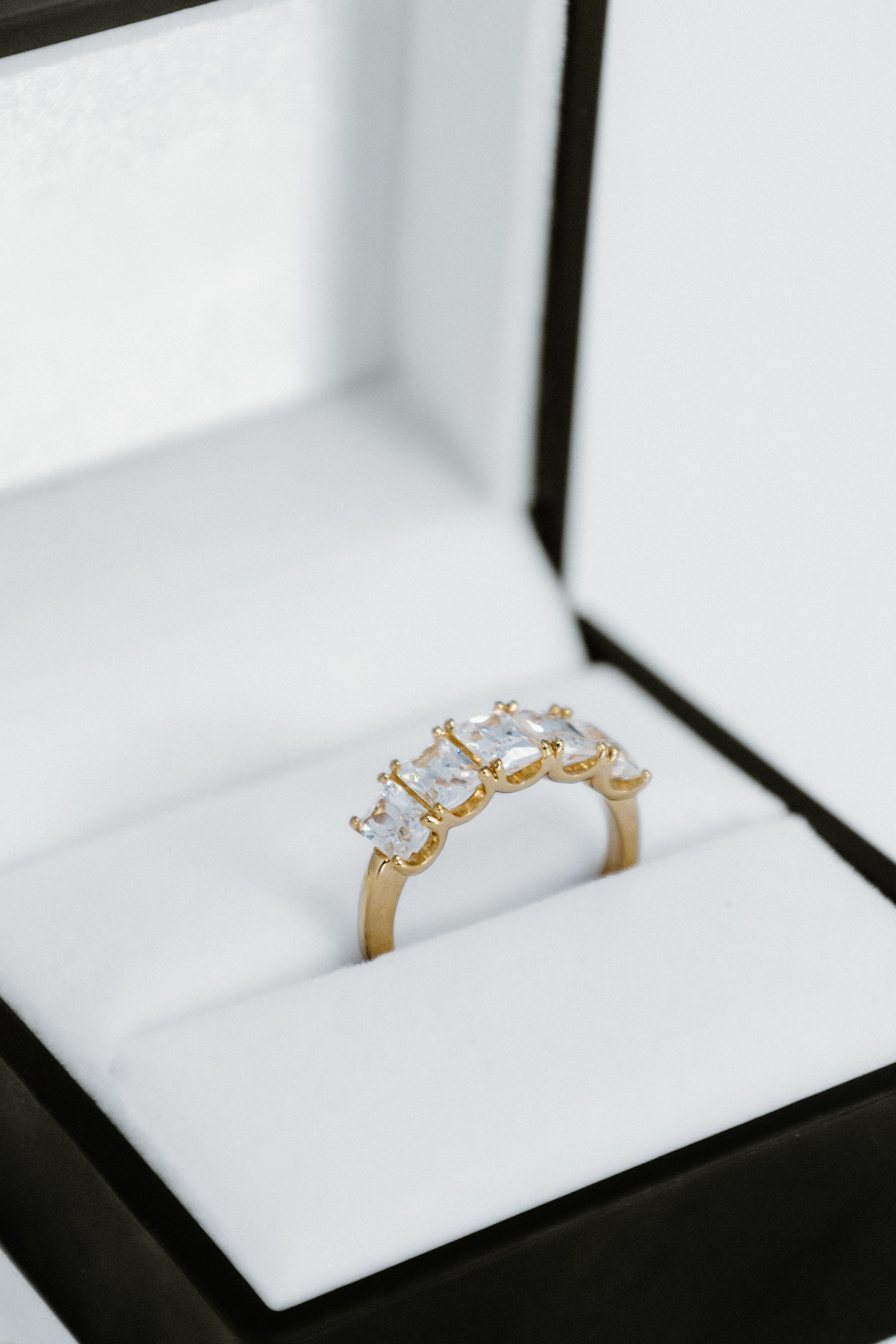 Bague Semi-Éternité Vanessa (diamant radiant)