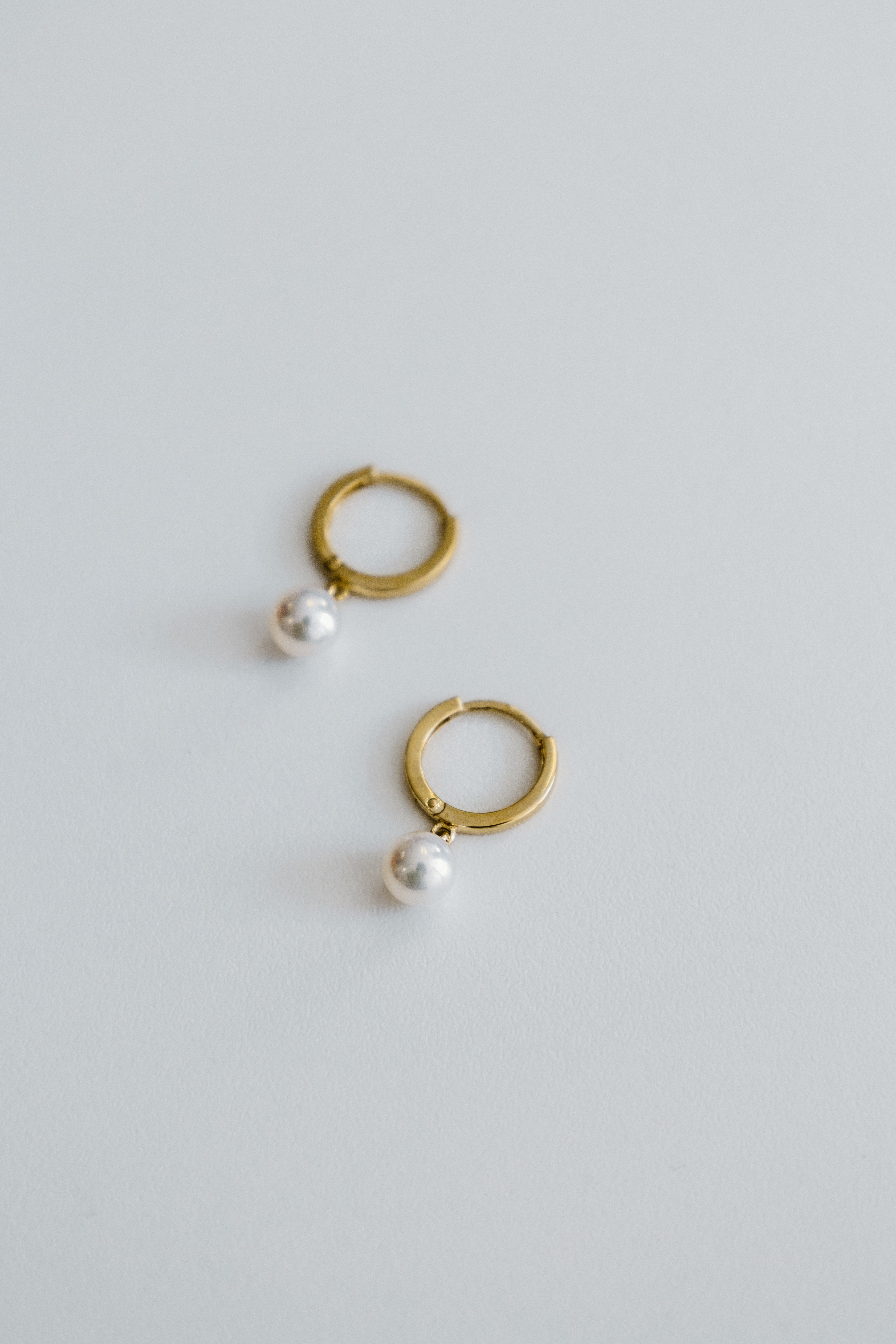 Boucles d'oreilles pendantes avec perles AKOYA