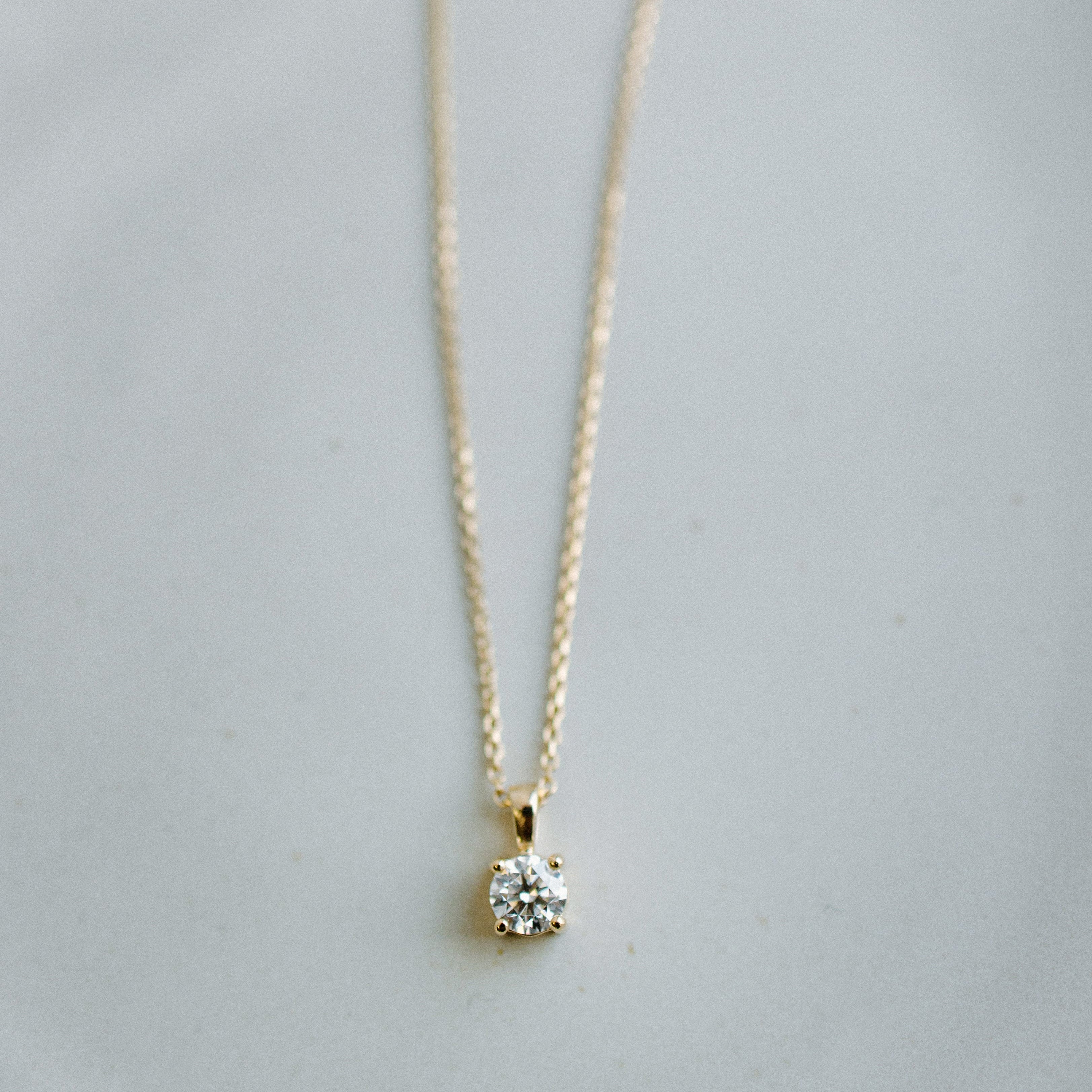 Pendentif à diamant solitaire 0.50ct