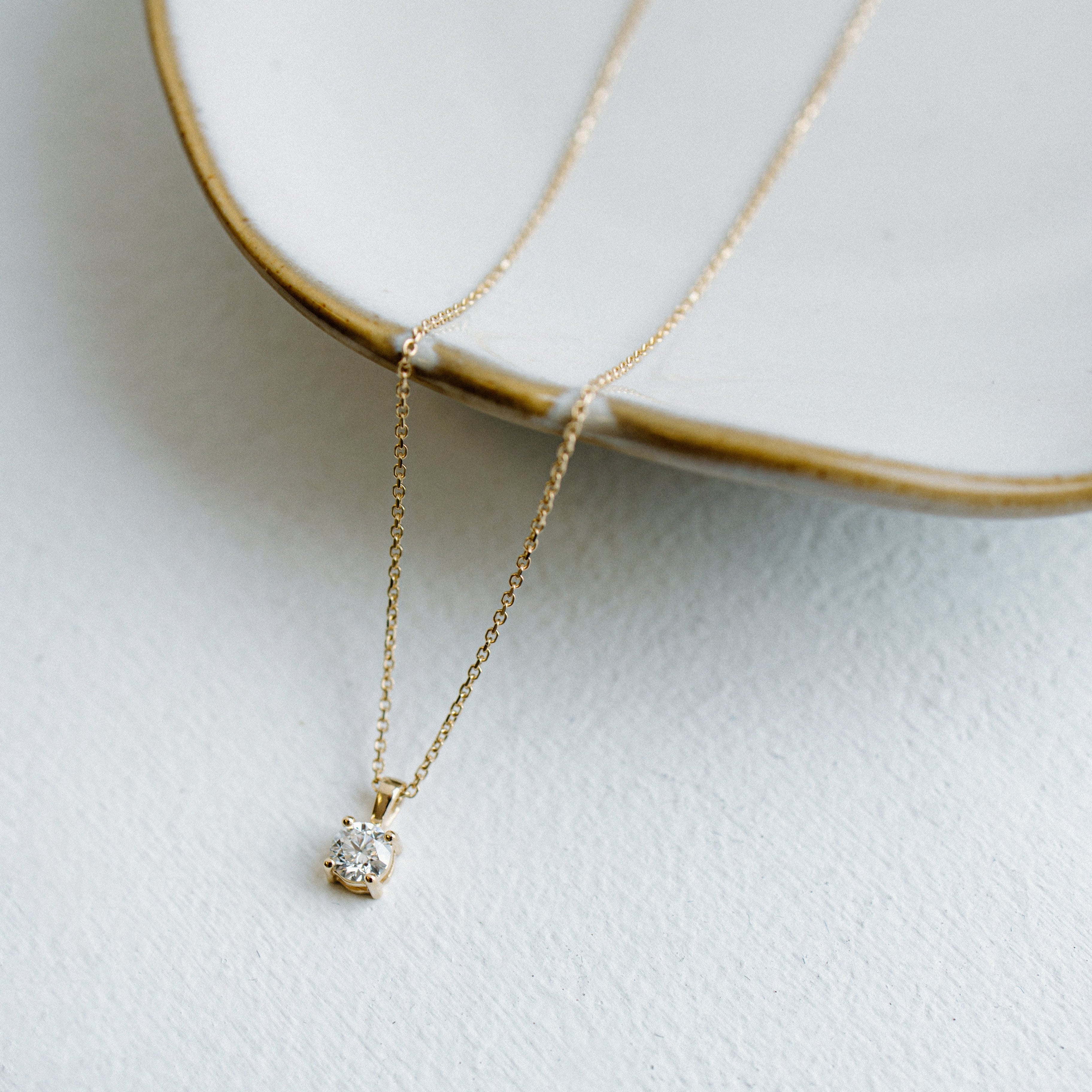 Pendentif à diamant solitaire 0.50ct