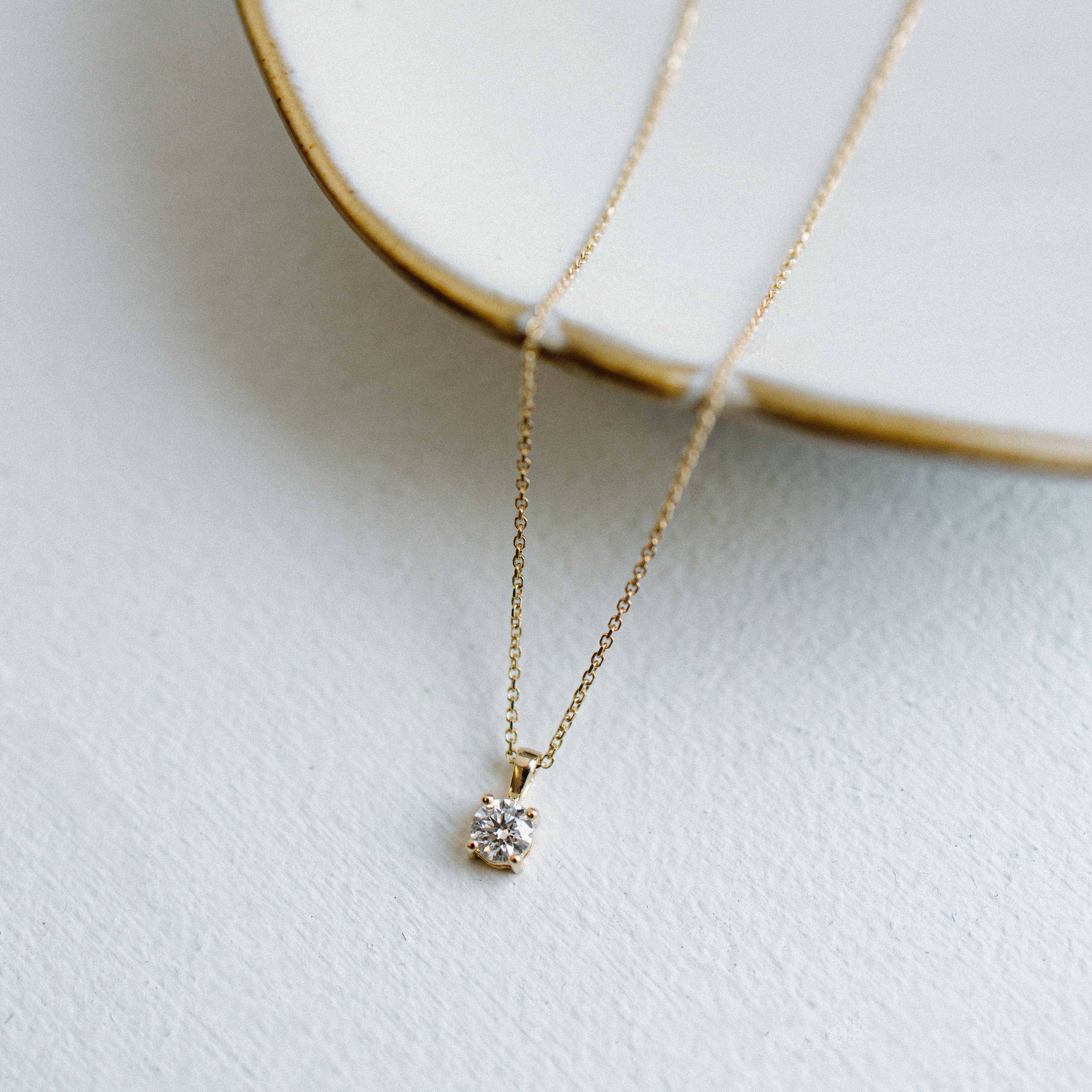 Pendentif à diamant solitaire 0.50ct