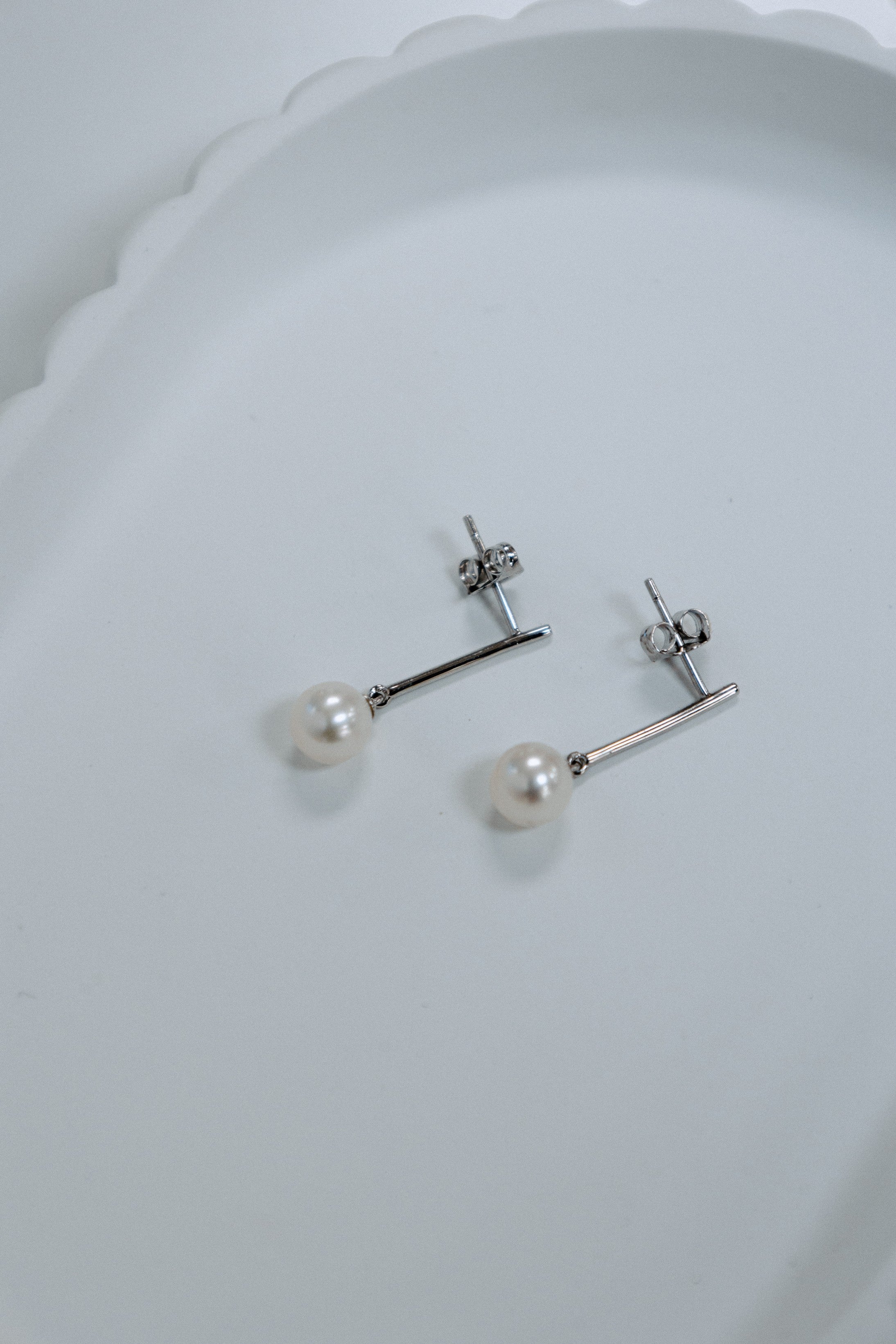 Boucles d'oreilles minimalistes en perles de culture d'eau douce